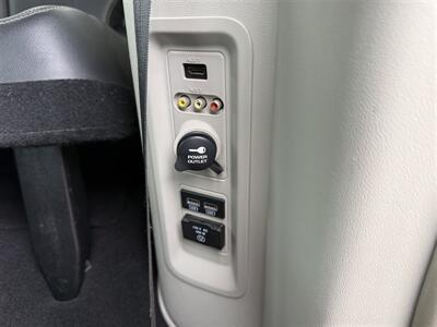 2014 Chrysler Town & Country Touring FWD   - Photo 25 - Escanaba, MI 49829