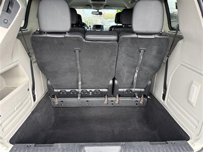 2014 Chrysler Town & Country Touring FWD   - Photo 8 - Escanaba, MI 49829