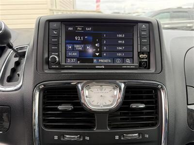 2014 Chrysler Town & Country Touring FWD   - Photo 15 - Escanaba, MI 49829