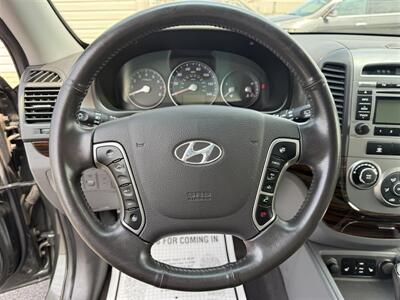 2012 Hyundai SANTA FE SE AWD - Photo 12 - Escanaba, MI 49829