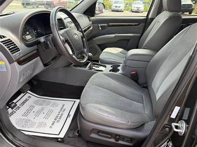 2012 Hyundai SANTA FE SE AWD - Photo 10 - Escanaba, MI 49829