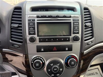 2012 Hyundai SANTA FE SE AWD - Photo 13 - Escanaba, MI 49829