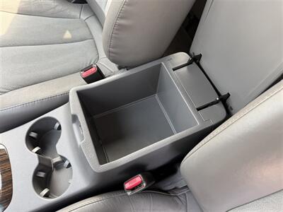 2012 Hyundai SANTA FE SE AWD - Photo 17 - Escanaba, MI 49829