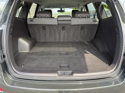 2012 Hyundai SANTA FE SE AWD - Photo 7 - Escanaba, MI 49829