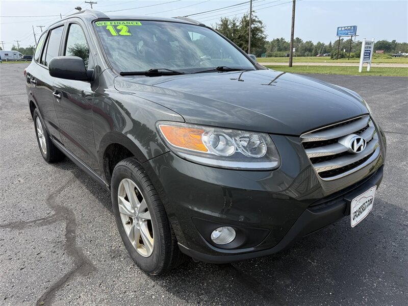 2012 Hyundai SANTA FE SE AWD   - Photo 1 - Escanaba, MI 49829