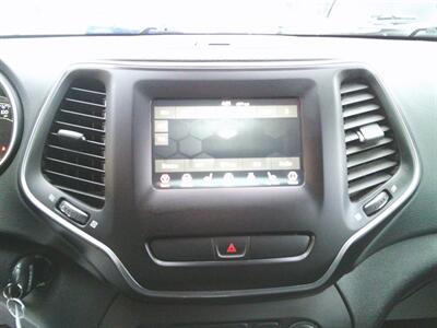 2019 Jeep Cherokee Latitude - Photo 10 - Negaunee, MI 49866