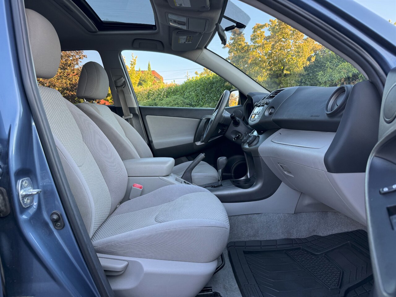 2011 Toyota RAV4 4X4 ONLY 64K MILES   - Photo 17 - Portland, OR 97211