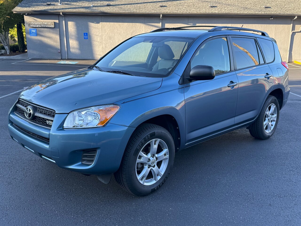 2011 Toyota RAV4 4X4 ONLY 64K MILES   - Photo 3 - Portland, OR 97211