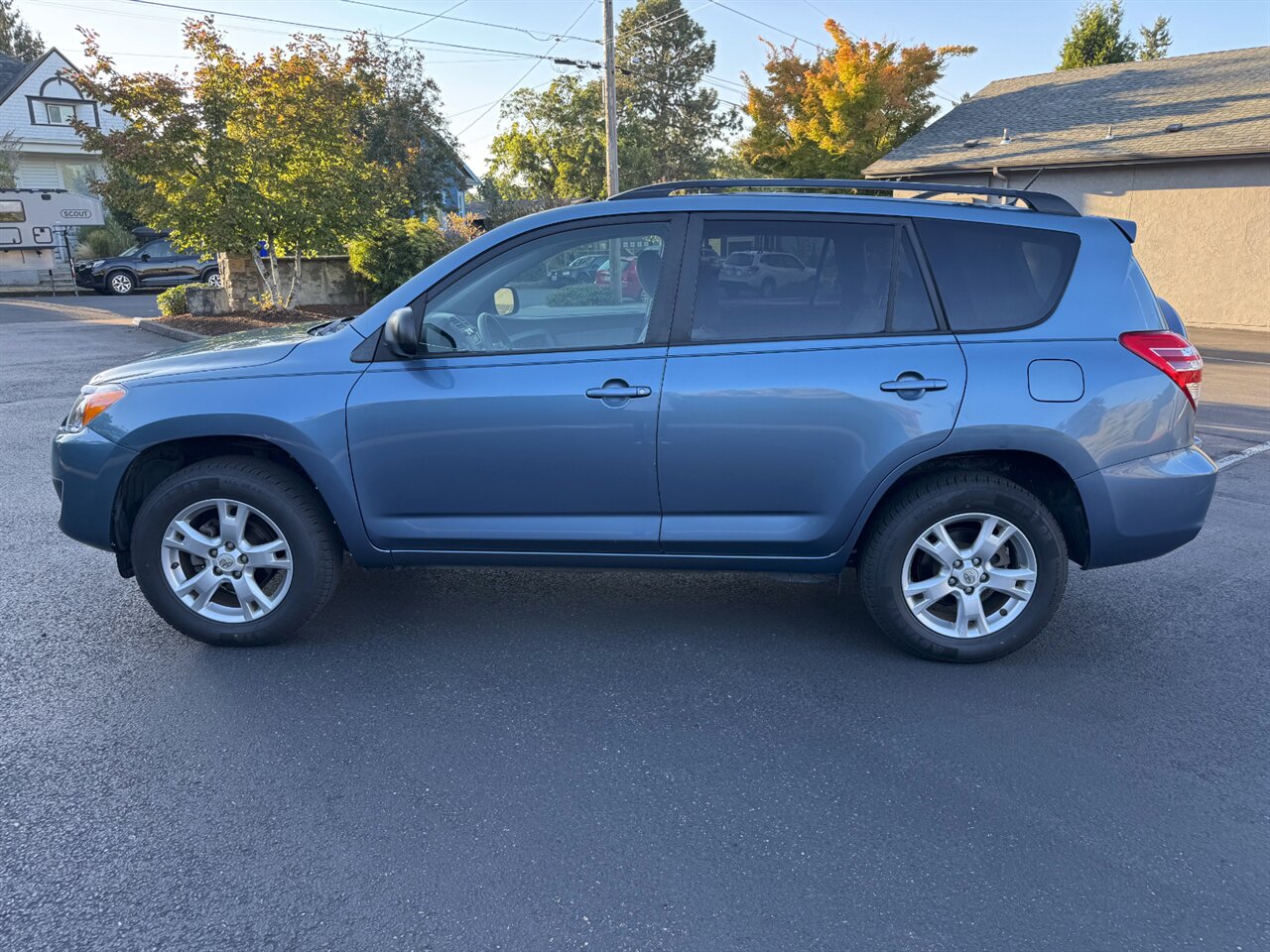 2011 Toyota RAV4 4X4 ONLY 64K MILES   - Photo 4 - Portland, OR 97211