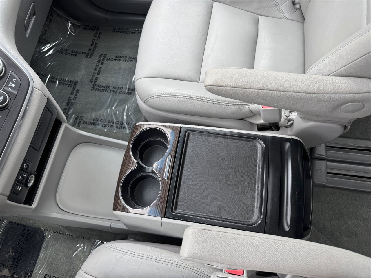 2016 Toyota Sienna XLE 8-Passenger   - Photo 29 - Portland, OR 97211