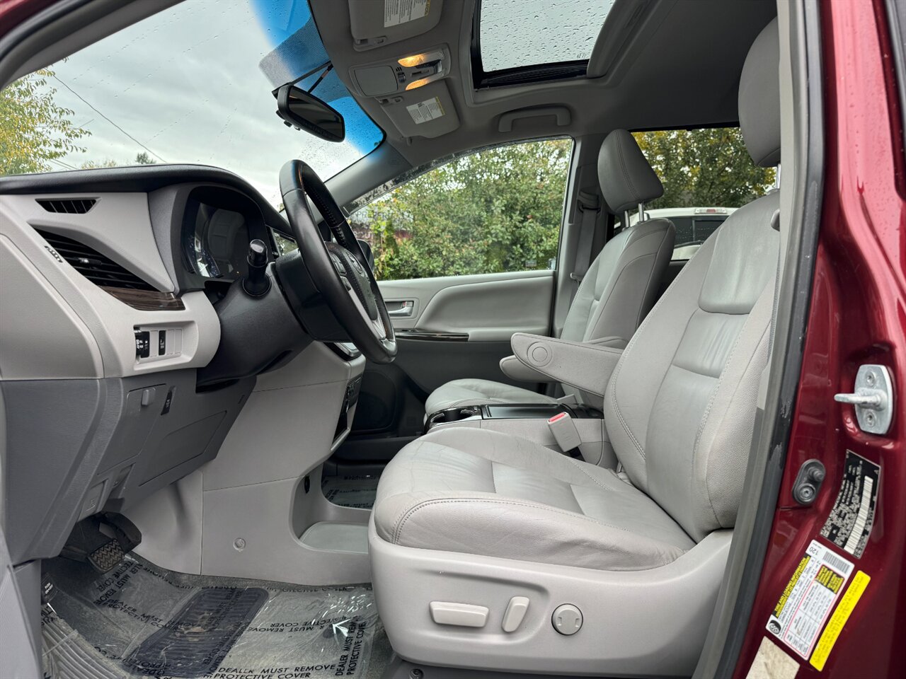 2016 Toyota Sienna XLE 8-Passenger   - Photo 11 - Portland, OR 97211