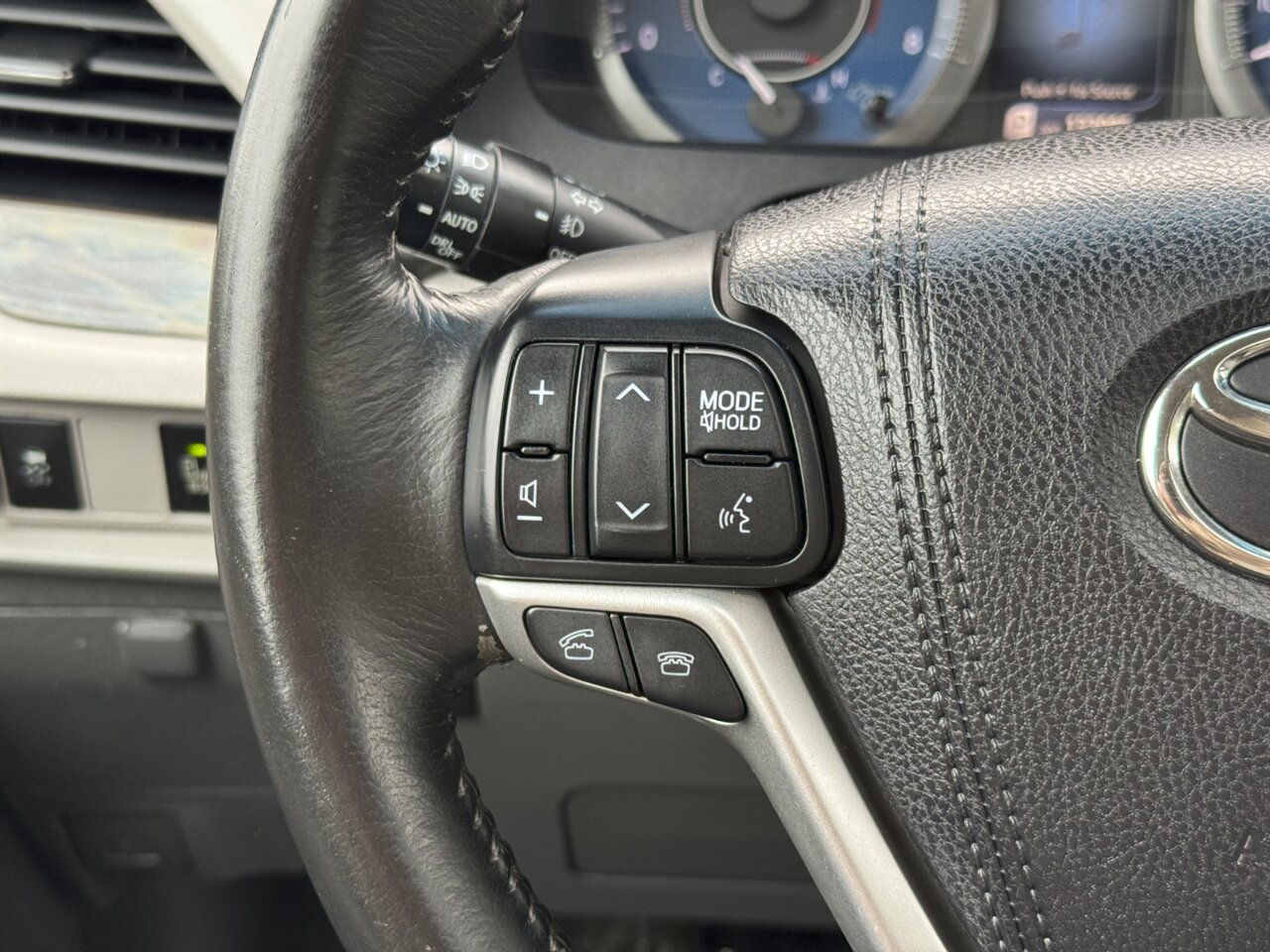 2016 Toyota Sienna XLE 8-Passenger   - Photo 25 - Portland, OR 97211