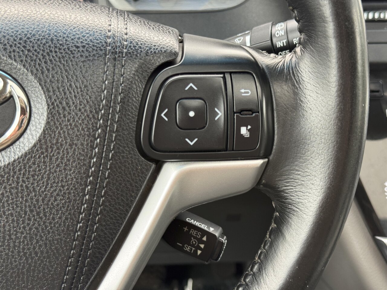 2016 Toyota Sienna XLE 8-Passenger   - Photo 26 - Portland, OR 97211