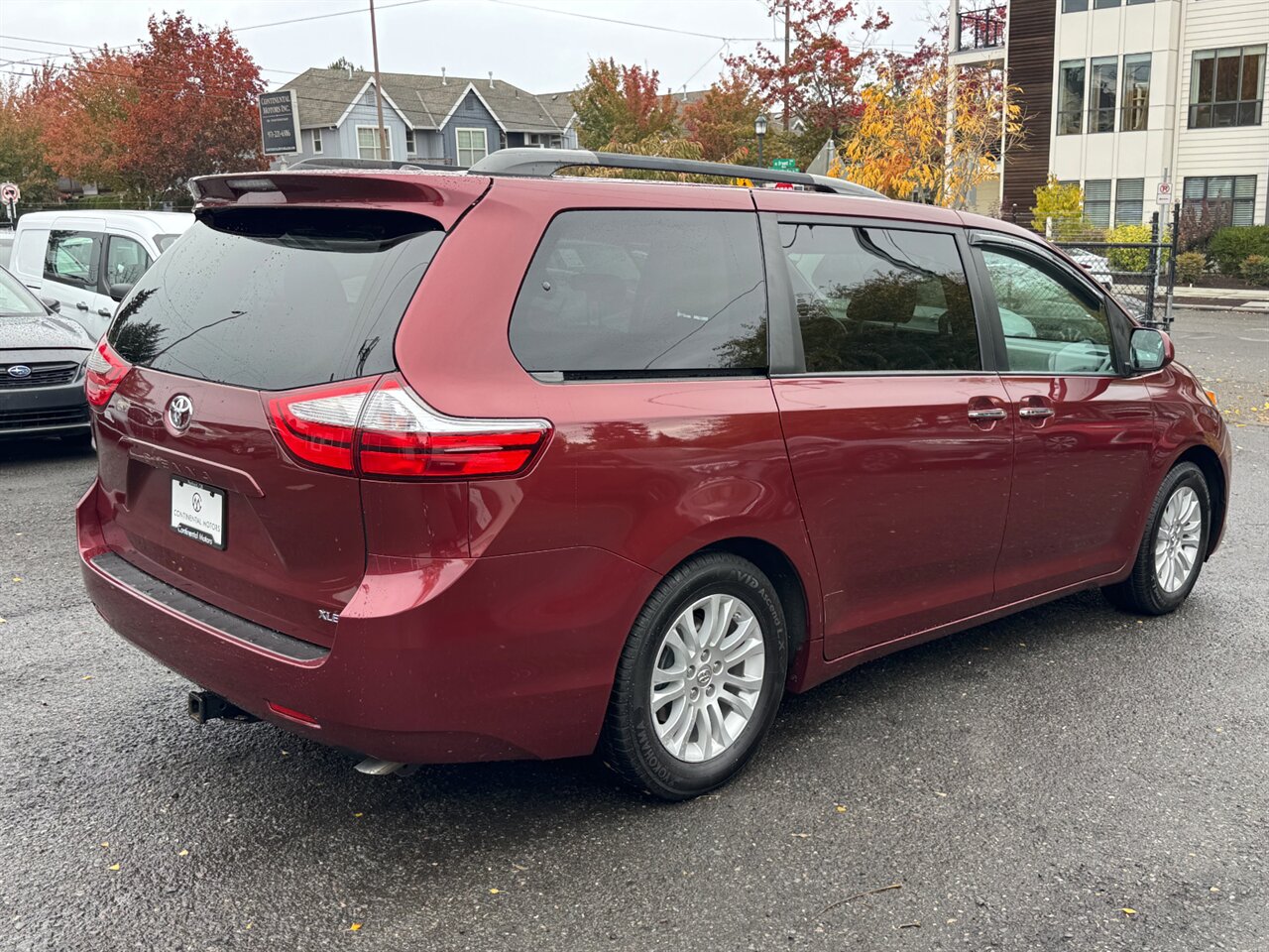 2016 Toyota Sienna XLE 8-Passenger   - Photo 8 - Portland, OR 97211