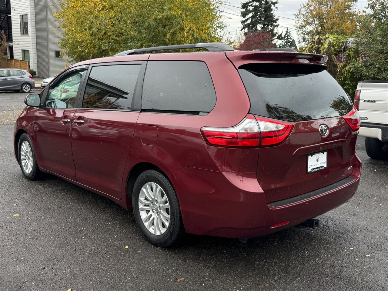 2016 Toyota Sienna XLE 8-Passenger   - Photo 10 - Portland, OR 97211