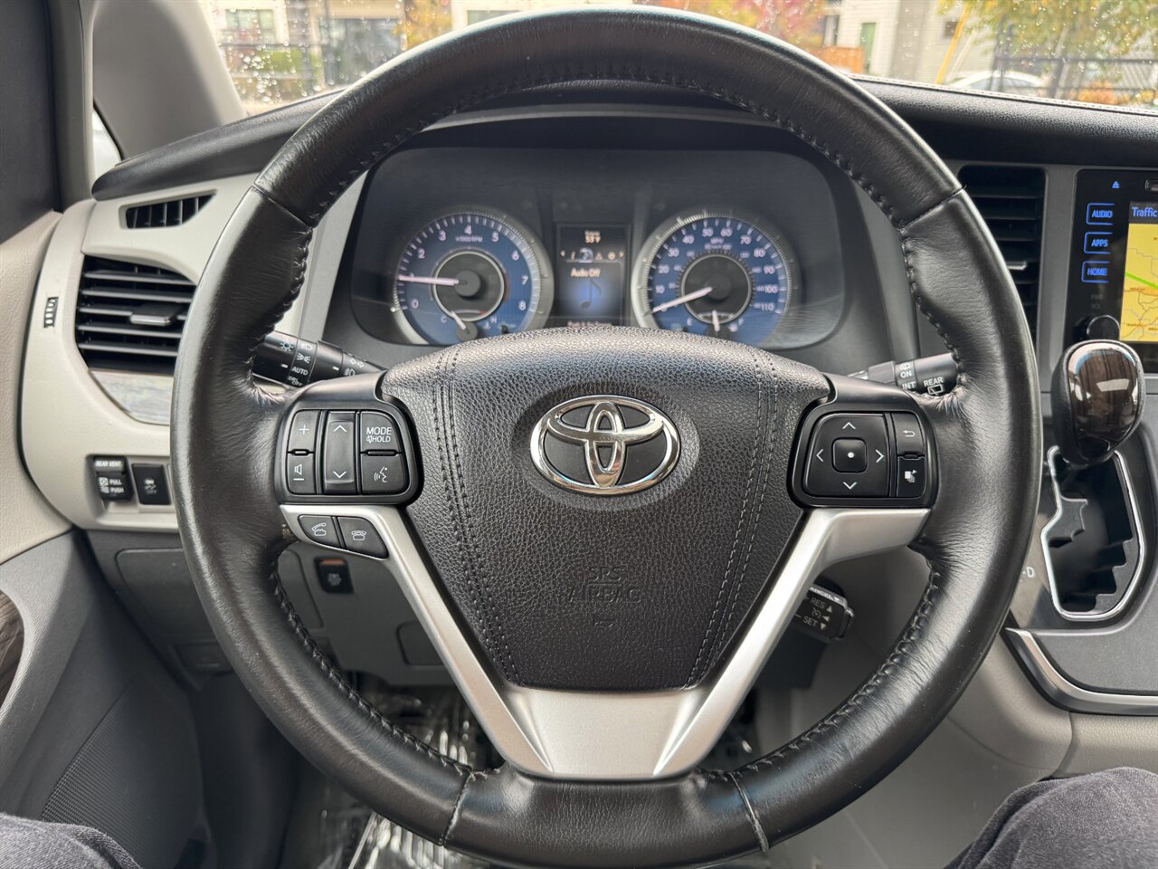 2016 Toyota Sienna XLE 8-Passenger   - Photo 23 - Portland, OR 97211