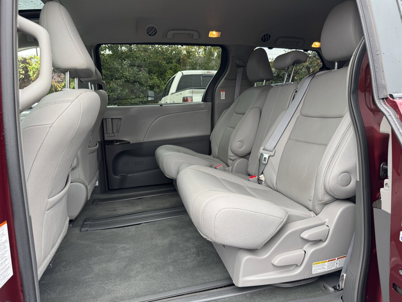 2016 Toyota Sienna XLE 8-Passenger   - Photo 13 - Portland, OR 97211