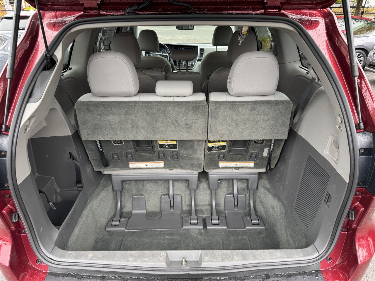 2016 Toyota Sienna XLE 8-Passenger   - Photo 16 - Portland, OR 97211