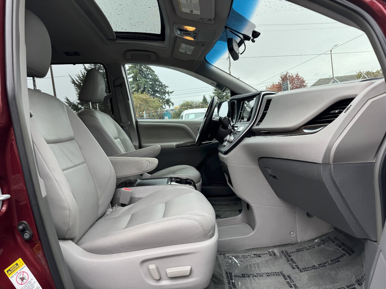 2016 Toyota Sienna XLE 8-Passenger   - Photo 20 - Portland, OR 97211