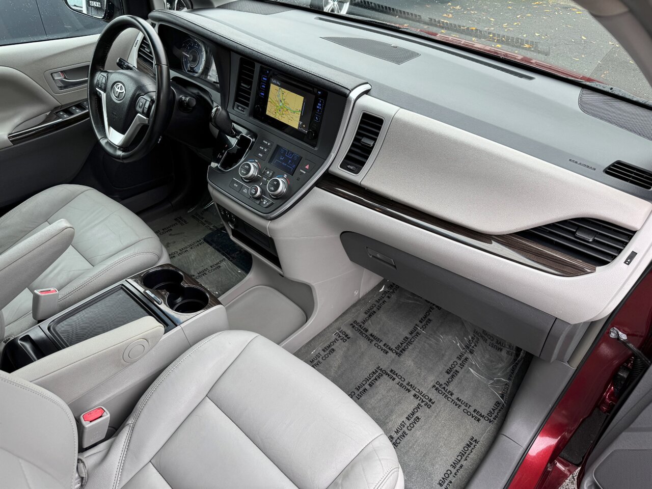 2016 Toyota Sienna XLE 8-Passenger   - Photo 19 - Portland, OR 97211