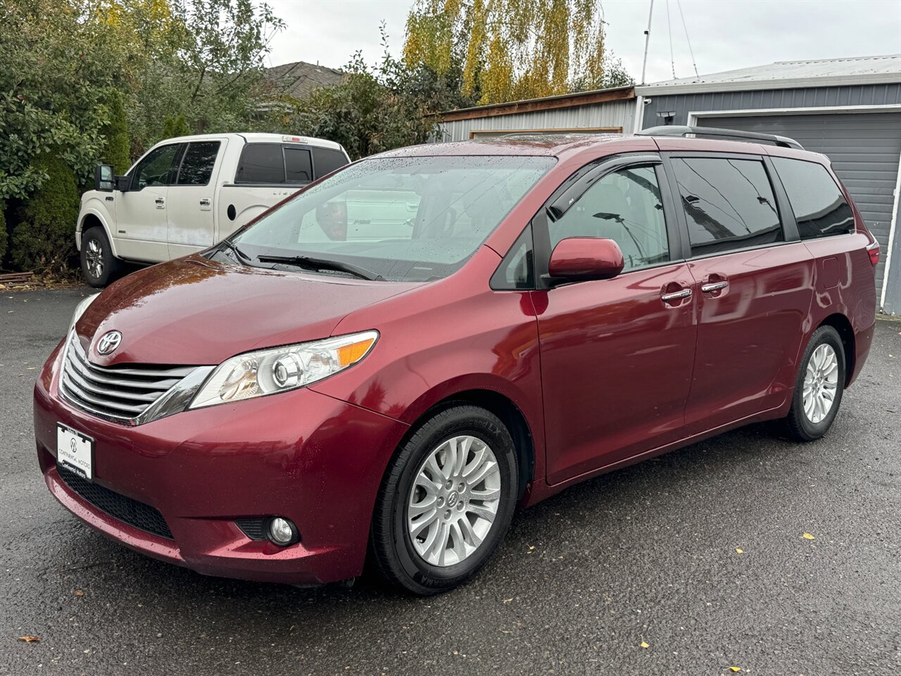 2016 Toyota Sienna XLE 8-Passenger   - Photo 3 - Portland, OR 97211