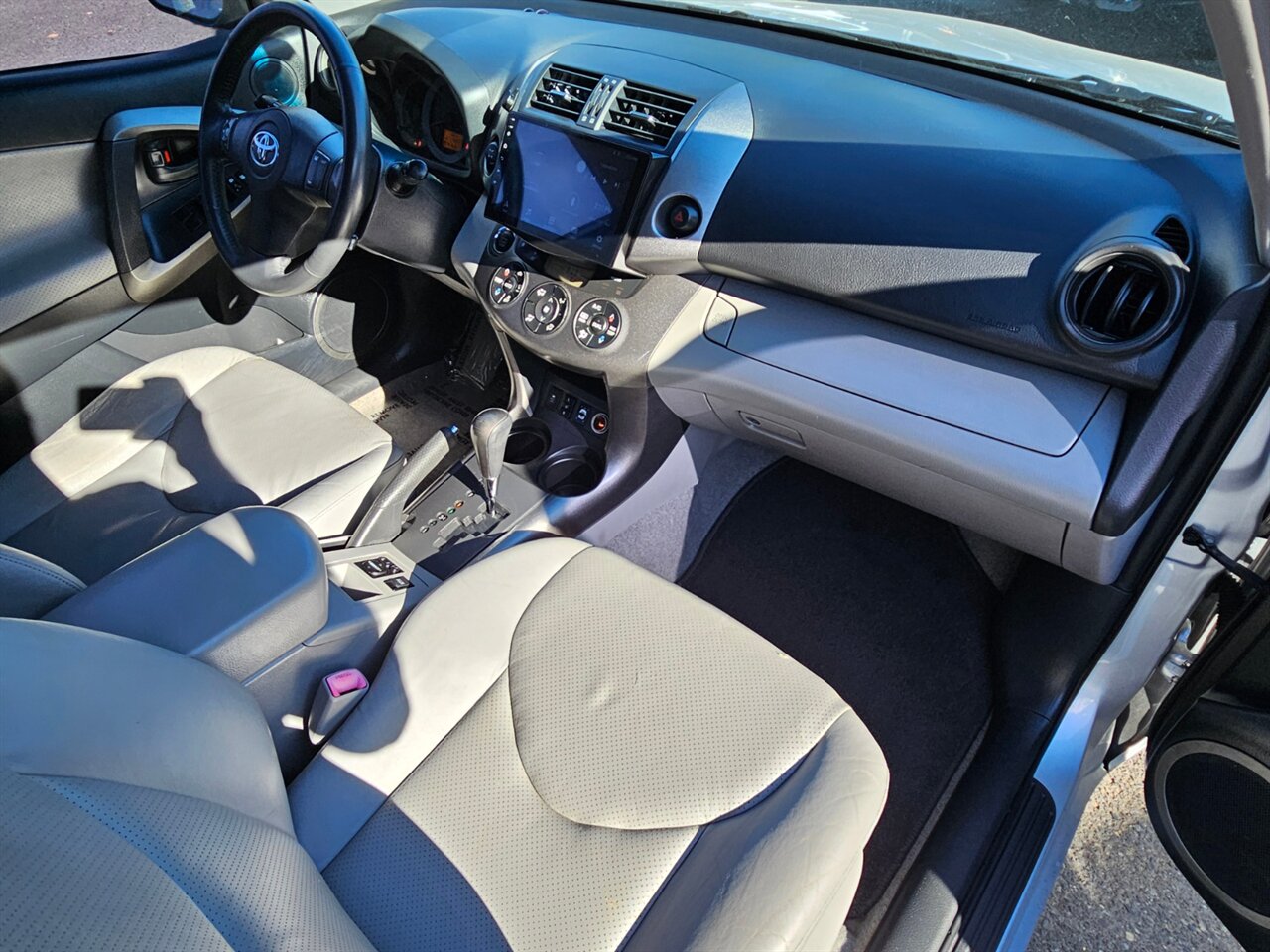 2011 Toyota RAV4 Limited 4WD LEATHER ONLY 75K MILES - Photo 18 - Portland, OR 97211