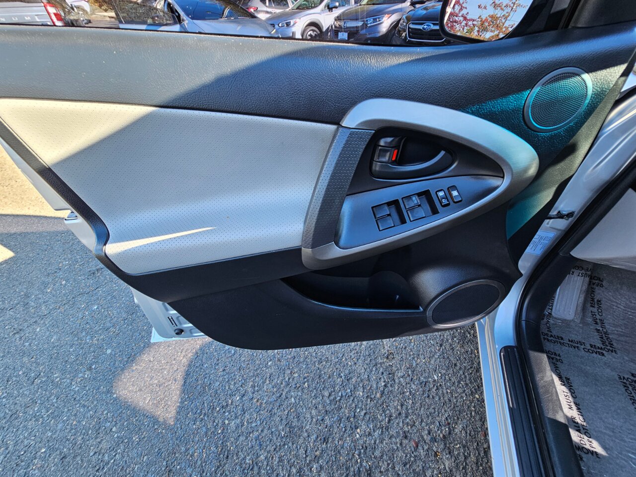 2011 Toyota RAV4 Limited 4WD LEATHER ONLY 75K MILES - Photo 14 - Portland, OR 97211