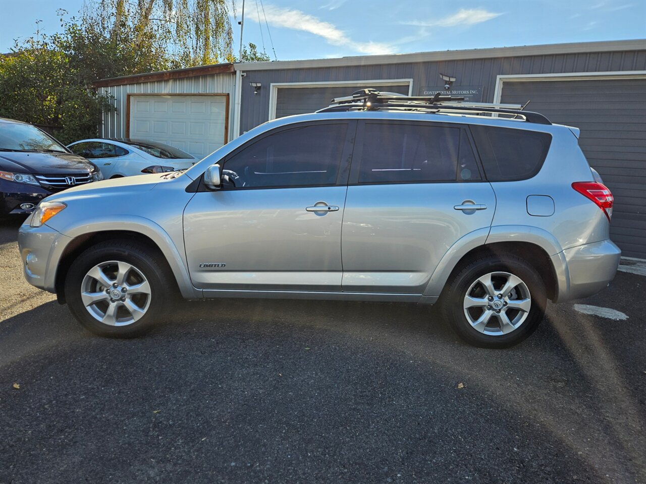 2011 Toyota RAV4 Limited 4WD LEATHER ONLY 75K MILES - Photo 3 - Portland, OR 97211