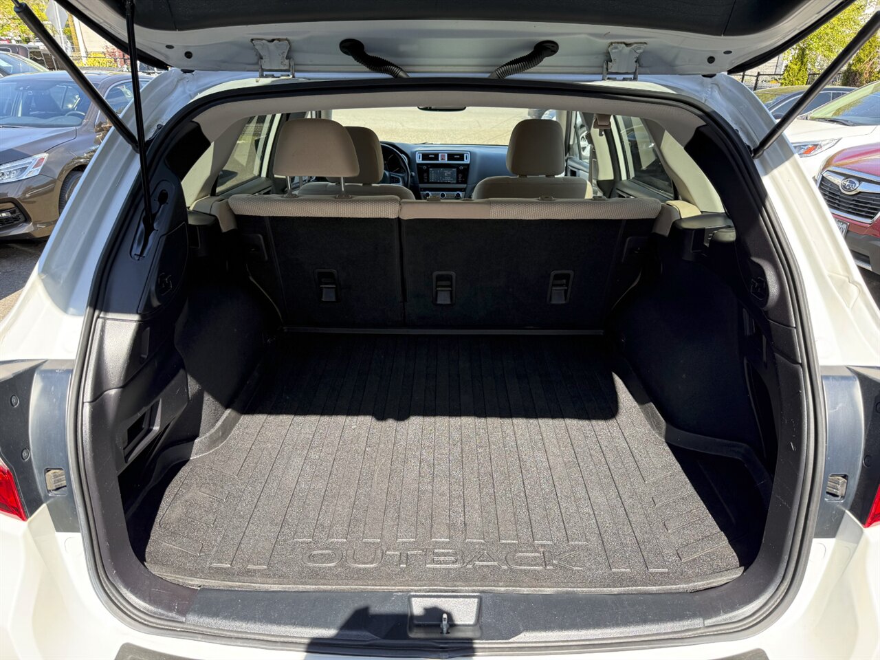 2016 Subaru Outback 2.5i Premium   - Photo 15 - Portland, OR 97211