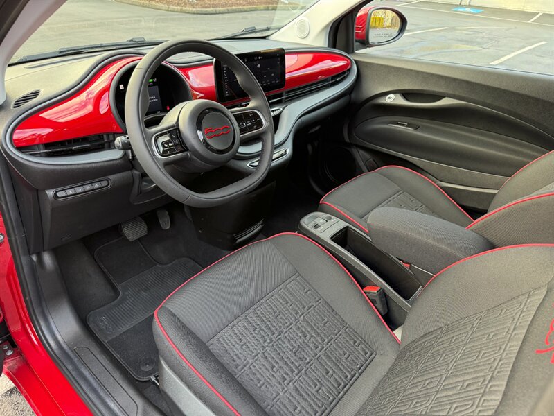 2024 FIAT 500e Inspi(RED) ONLY 1K MILES  