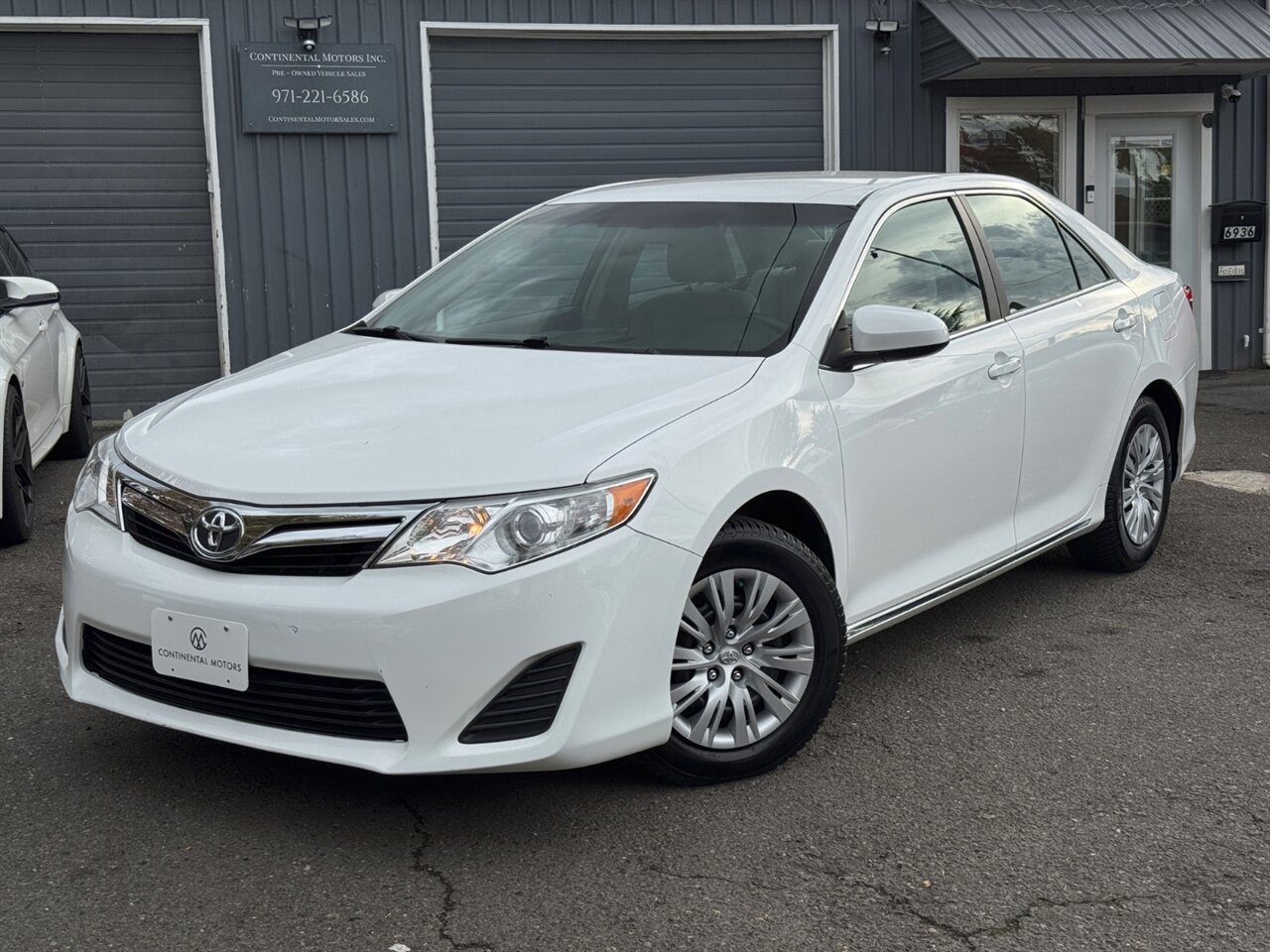 2014 Toyota Camry LE ONLY 58K MILES - 1 OWNER - Photo 1 - Portland, OR 97211