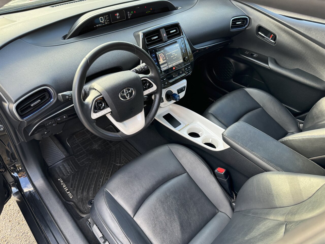 2017 Toyota Prius Four Touring LEATHER   - Photo 2 - Portland, OR 97211