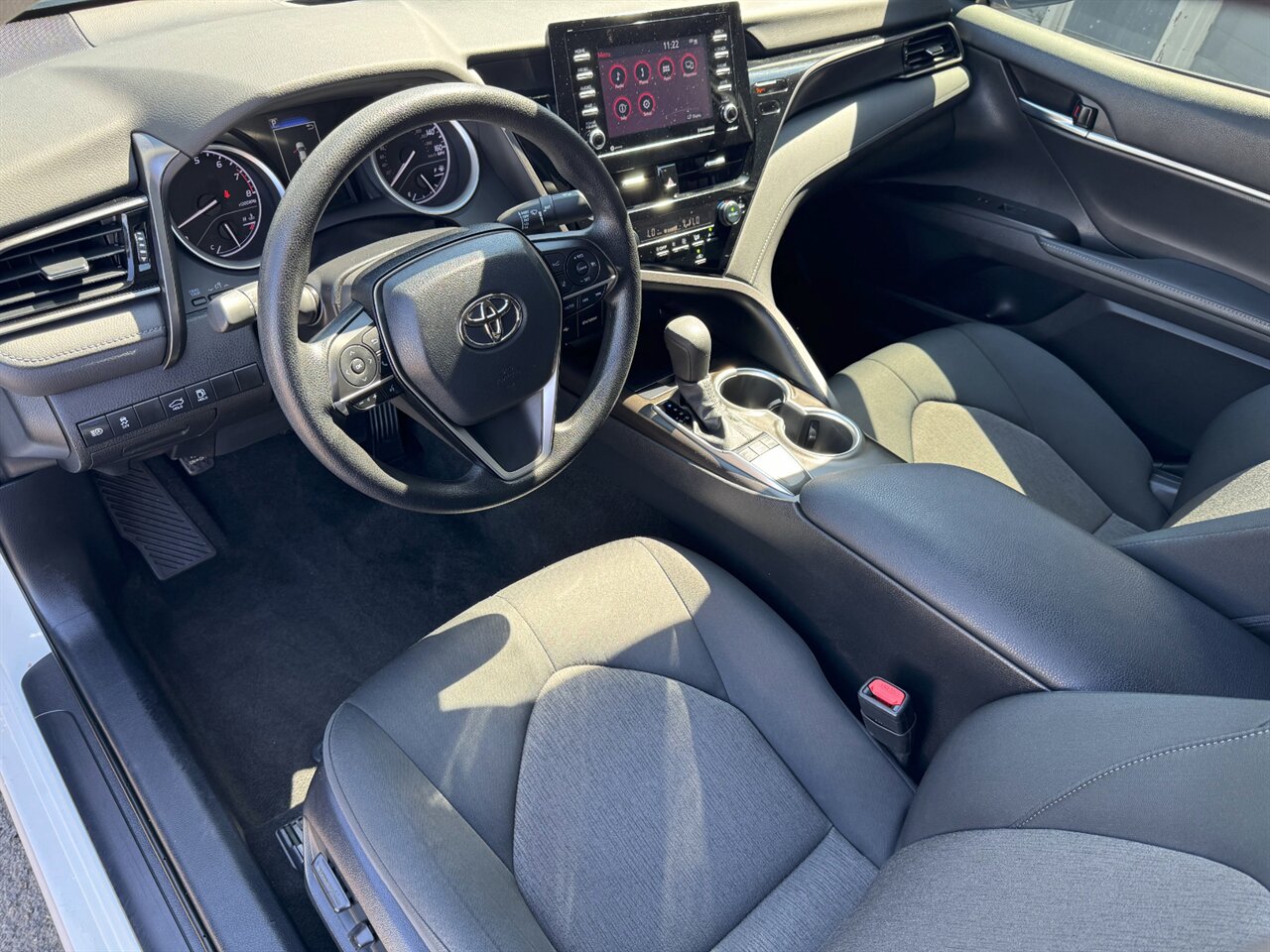 2022 Toyota Camry LE ADAPTIVE CRUISE LANE KEEP   - Photo 2 - Portland, OR 97211