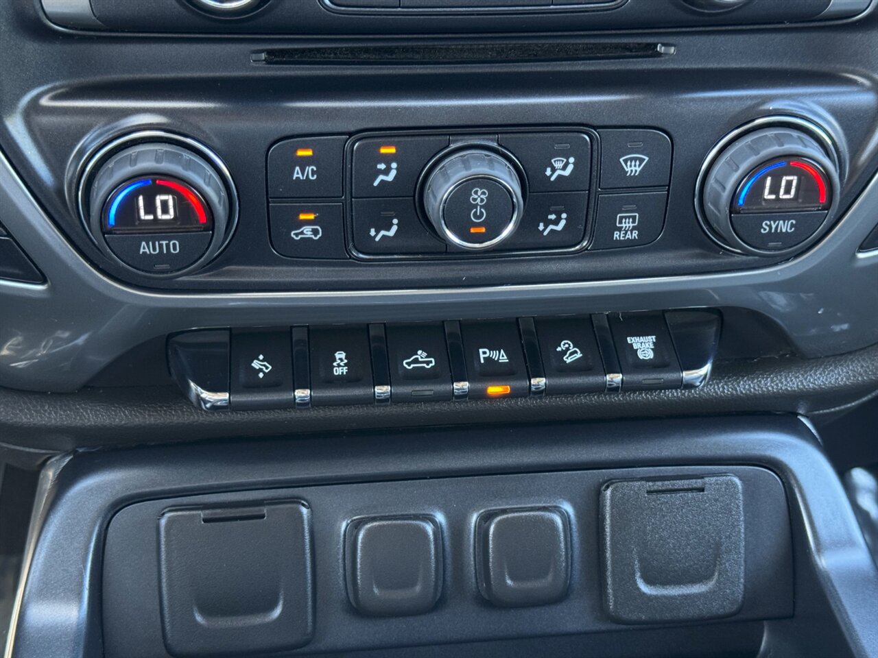 2015 Chevrolet Silverado 2500 LTZ LEATHER LOADED DIESEL - Photo 29 - Portland, OR 97211