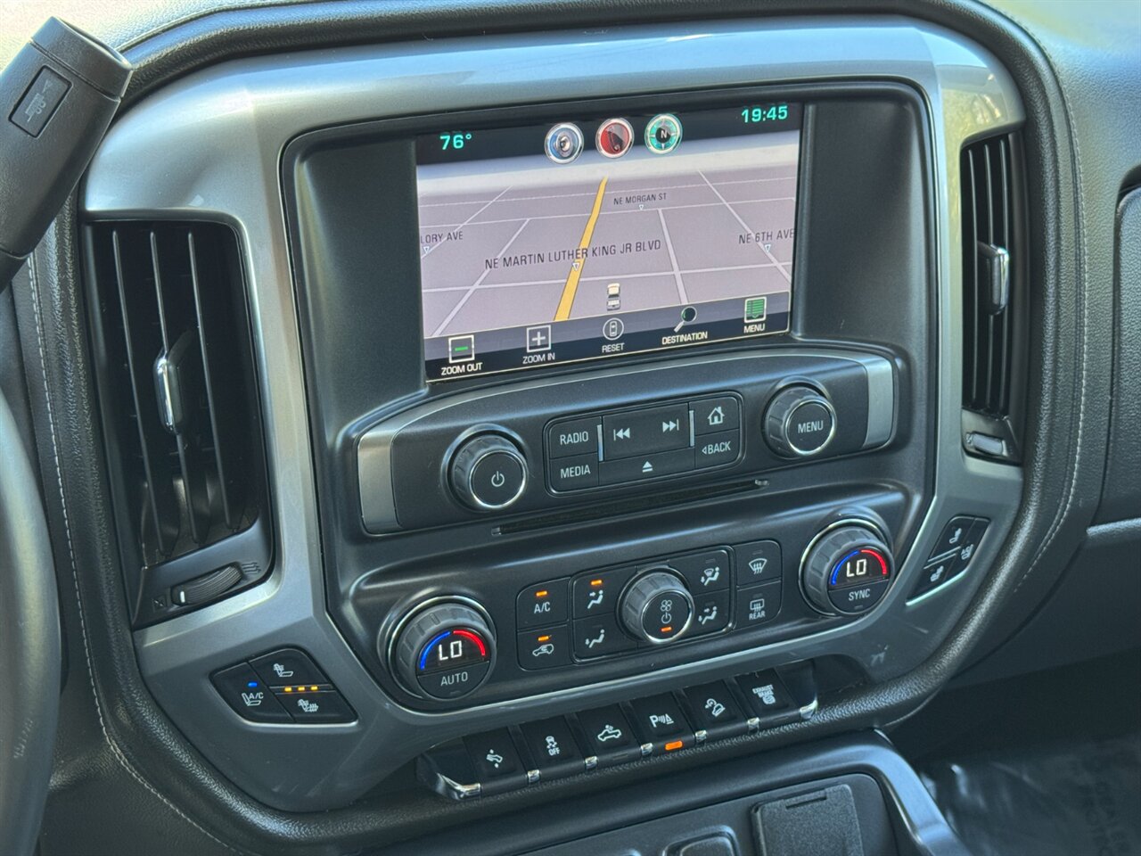 2015 Chevrolet Silverado 2500 LTZ LEATHER LOADED DIESEL - Photo 27 - Portland, OR 97211