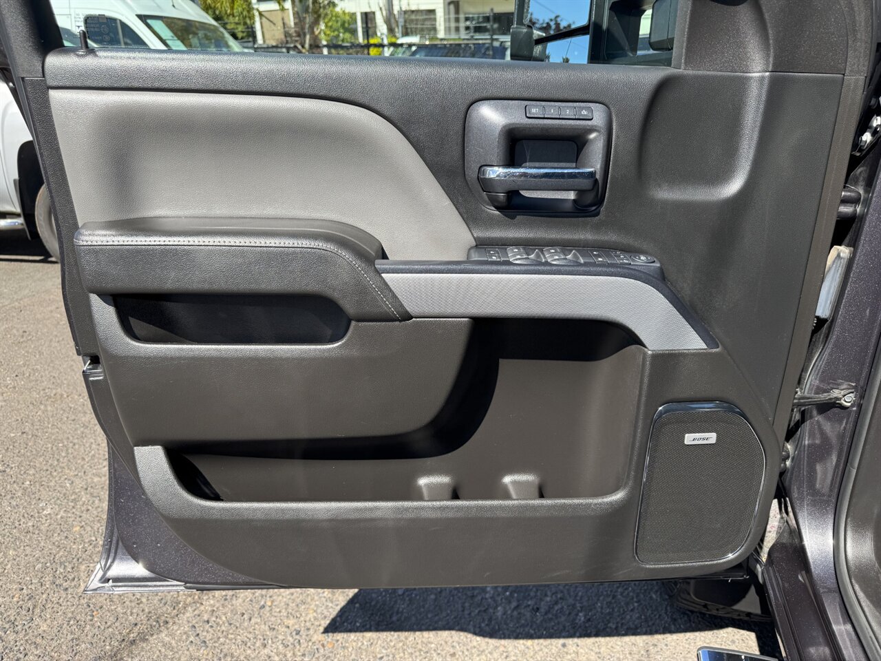 2015 Chevrolet Silverado 2500 LTZ LEATHER LOADED DIESEL - Photo 12 - Portland, OR 97211