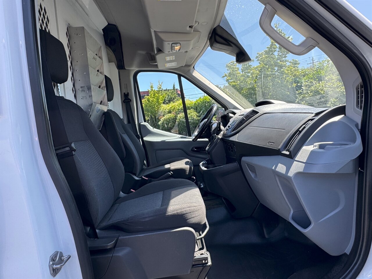 2017 Ford Transit 350 DIESEL MEDIUM ROOF - Photo 18 - Portland, OR 97211