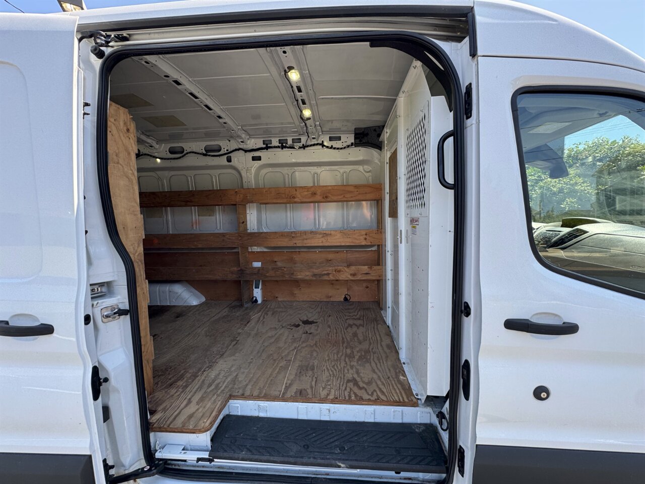 2017 Ford Transit 350 DIESEL MEDIUM ROOF - Photo 16 - Portland, OR 97211