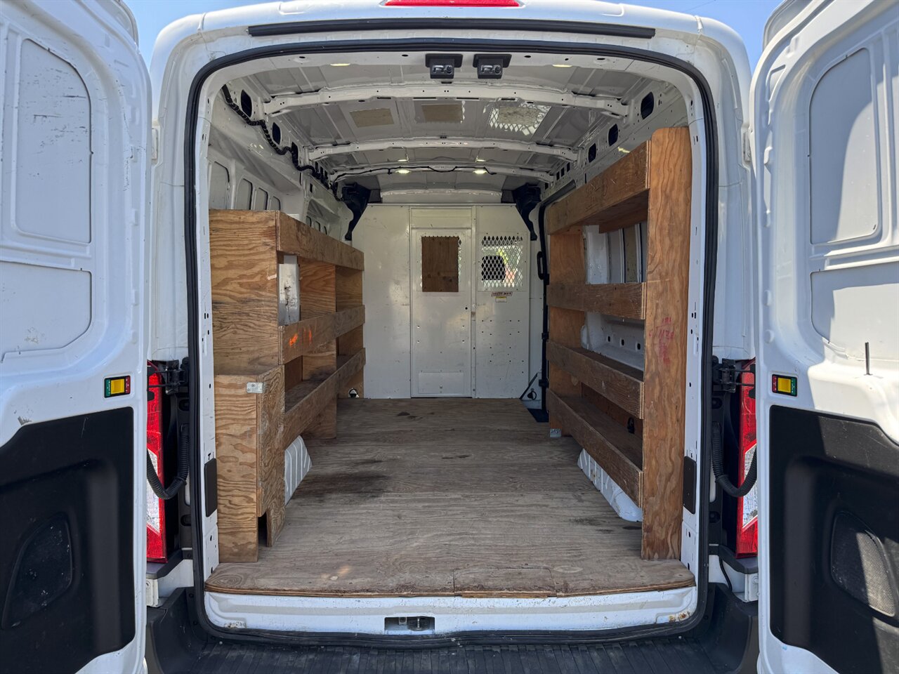 2017 Ford Transit 350 DIESEL MEDIUM ROOF - Photo 13 - Portland, OR 97211