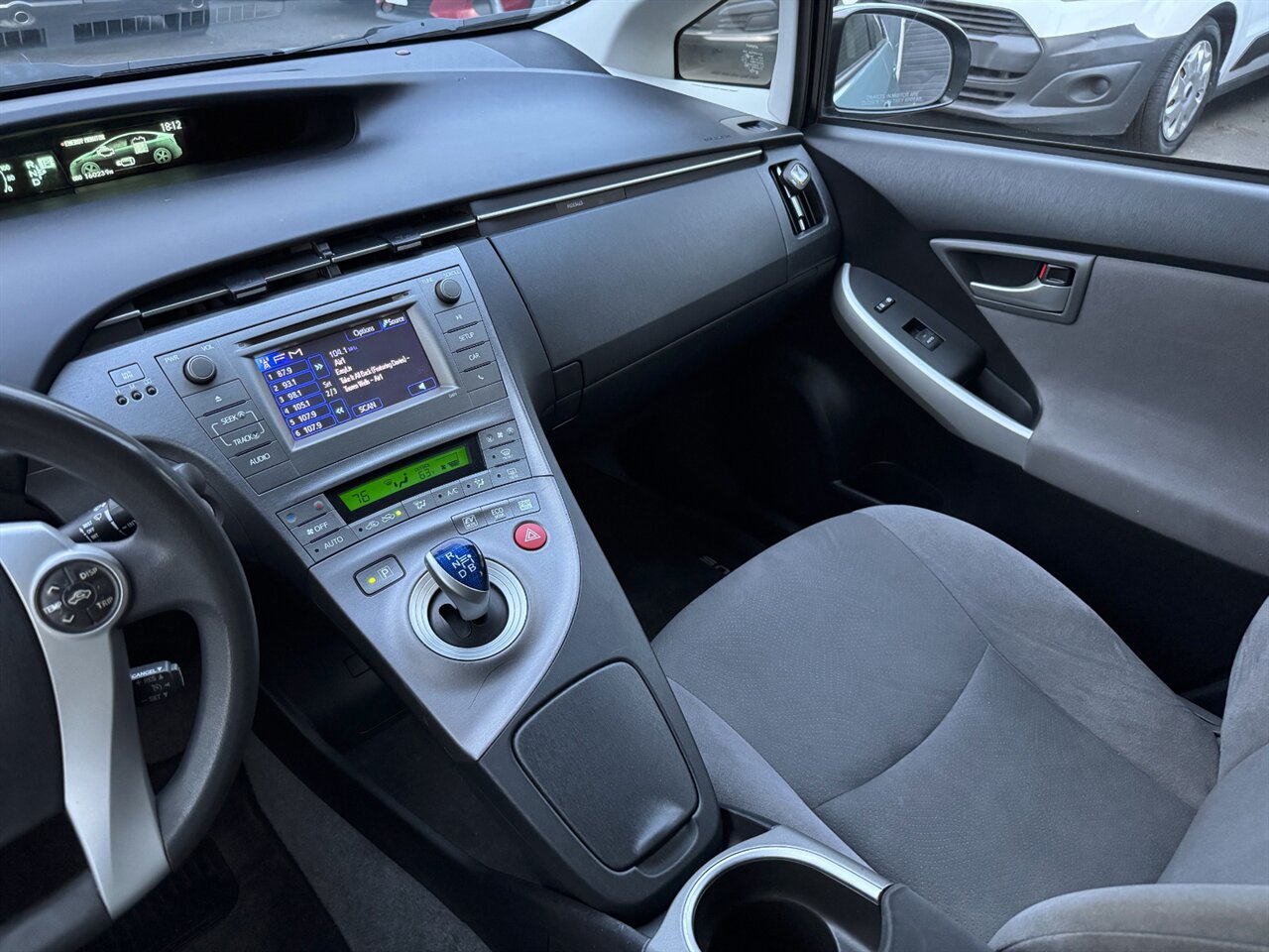 2014 Toyota Prius Three - Photo 24 - Portland, OR 97211