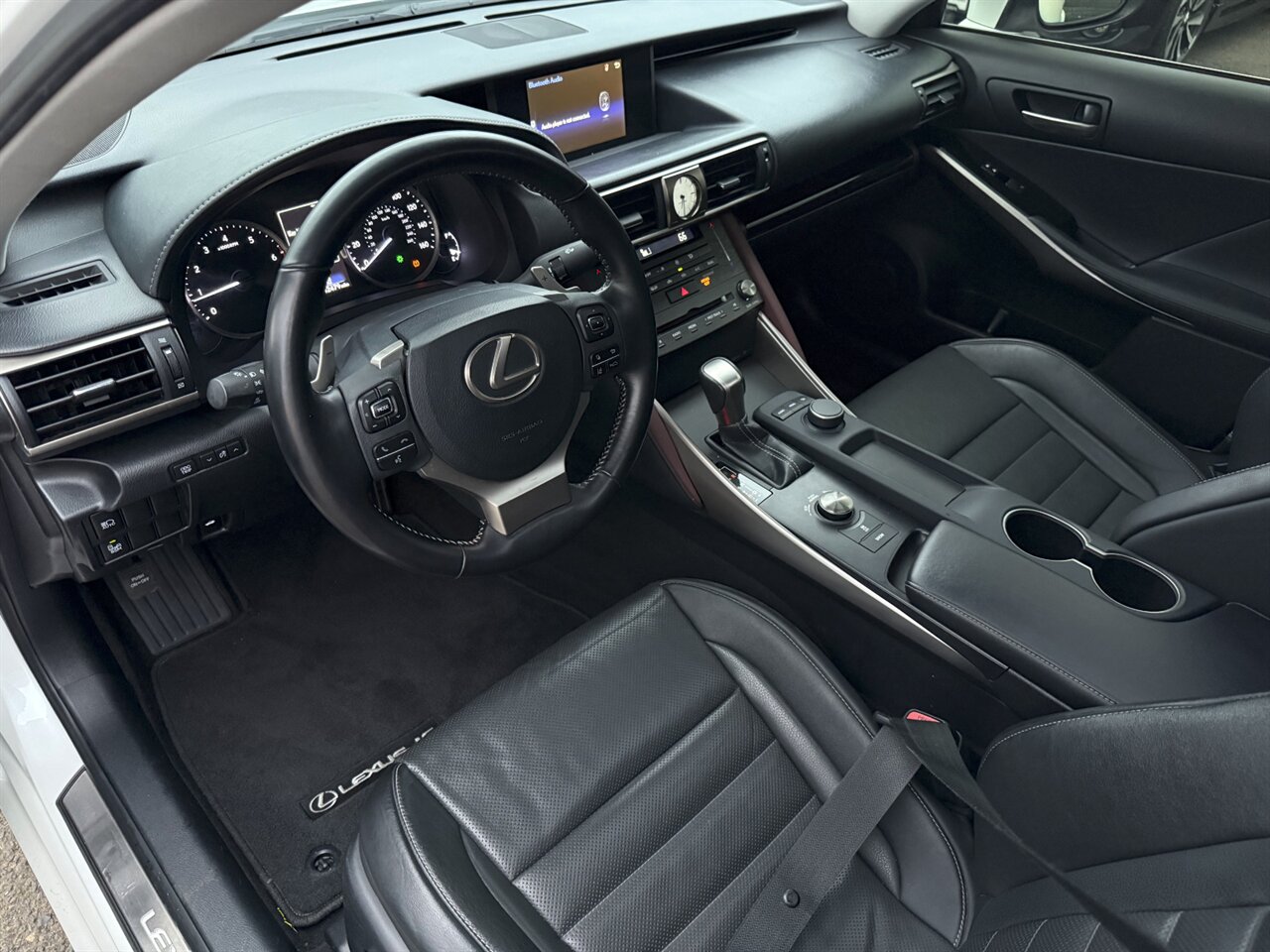 2020 Lexus IS 300 ADAPTIVE CRUISE BLIS - Photo 2 - Portland, OR 97211