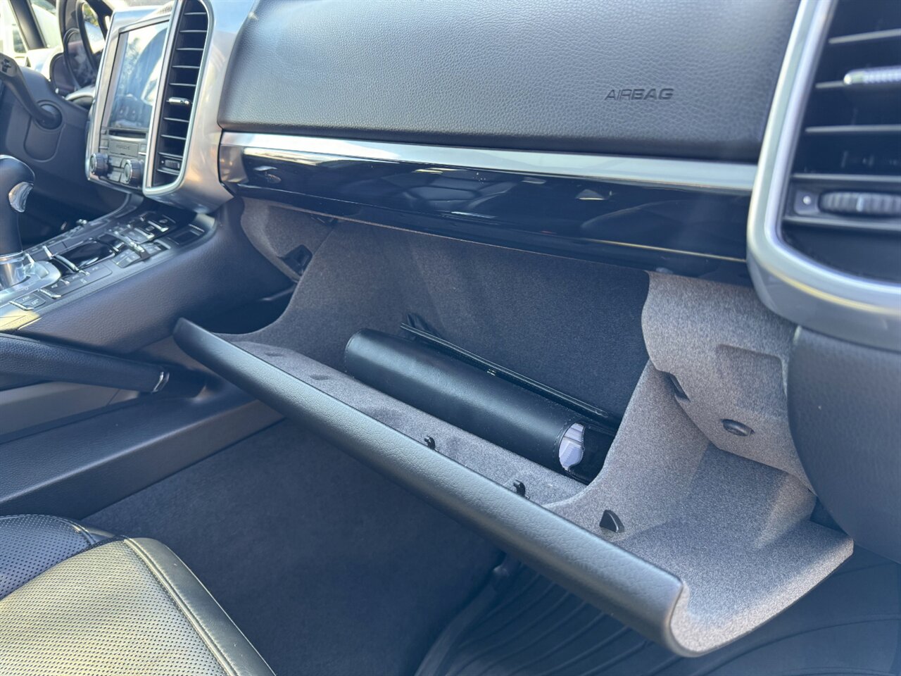 2017 Porsche Cayenne S E-Hybrid - Photo 20 - Portland, OR 97211