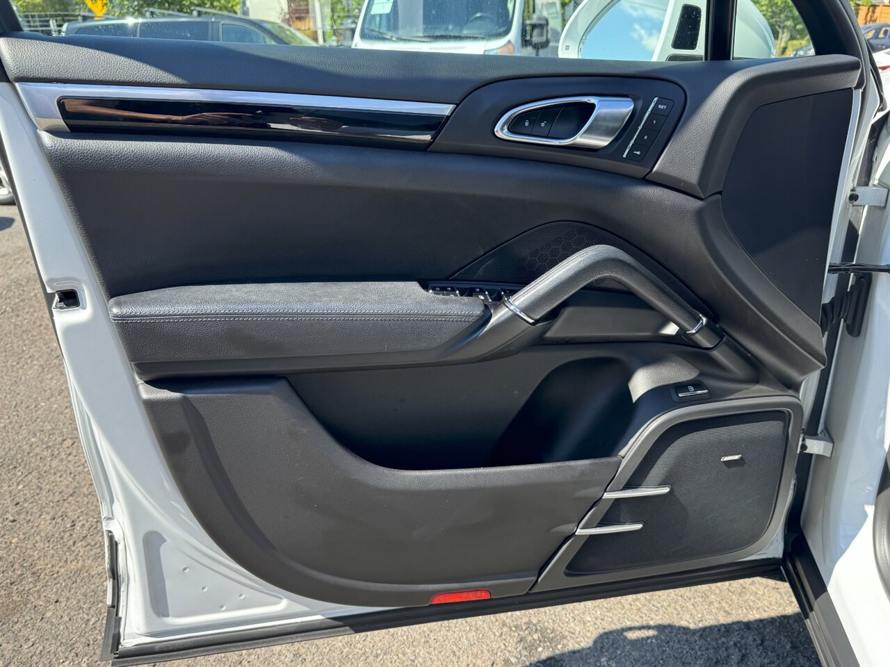 2017 Porsche Cayenne S E-Hybrid - Photo 12 - Portland, OR 97211