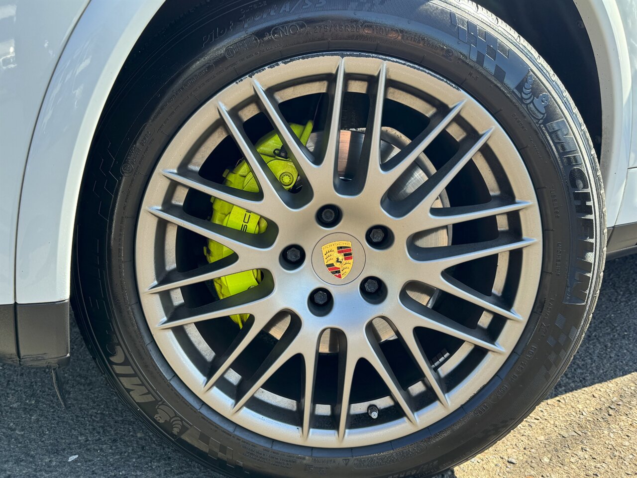 2017 Porsche Cayenne S E-Hybrid - Photo 36 - Portland, OR 97211