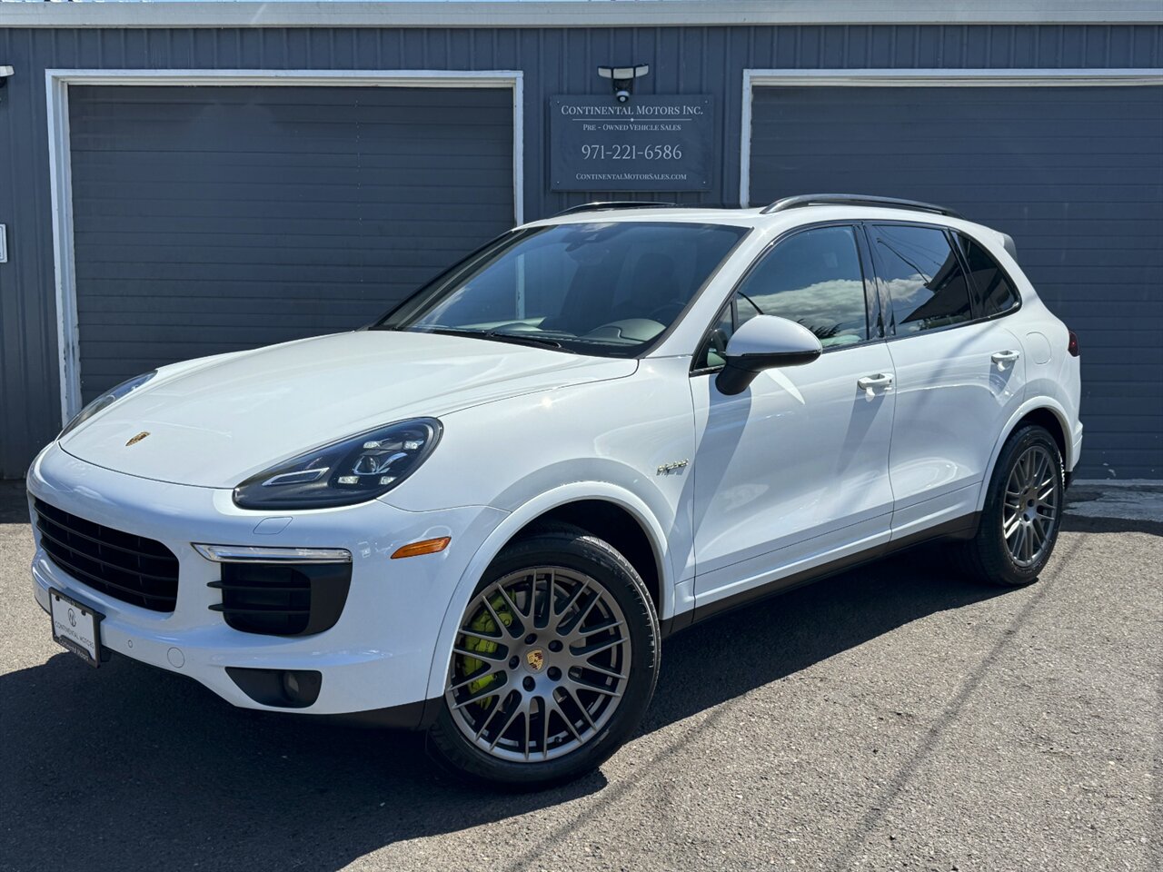 2017 Porsche Cayenne S E-Hybrid - Photo 1 - Portland, OR 97211