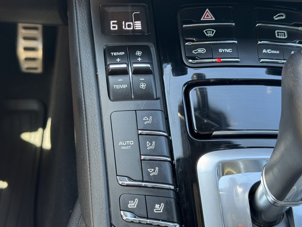 2017 Porsche Cayenne S E-Hybrid - Photo 29 - Portland, OR 97211