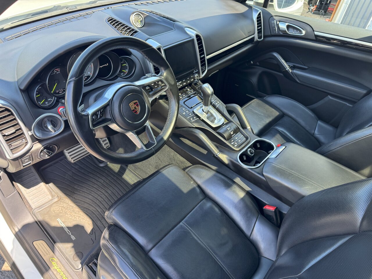 2017 Porsche Cayenne S E-Hybrid - Photo 2 - Portland, OR 97211
