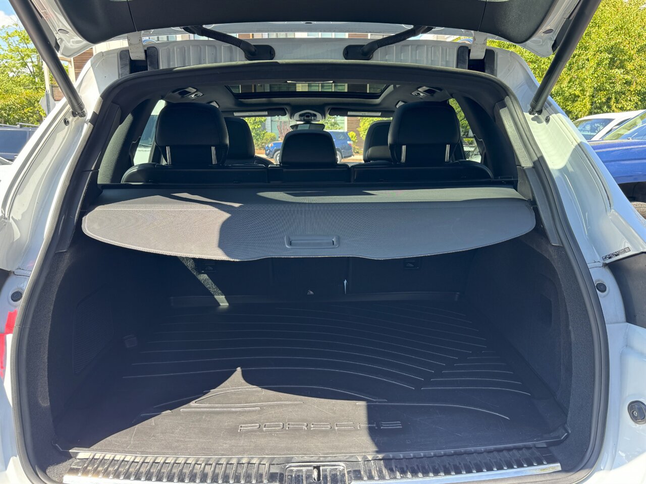 2017 Porsche Cayenne S E-Hybrid - Photo 15 - Portland, OR 97211