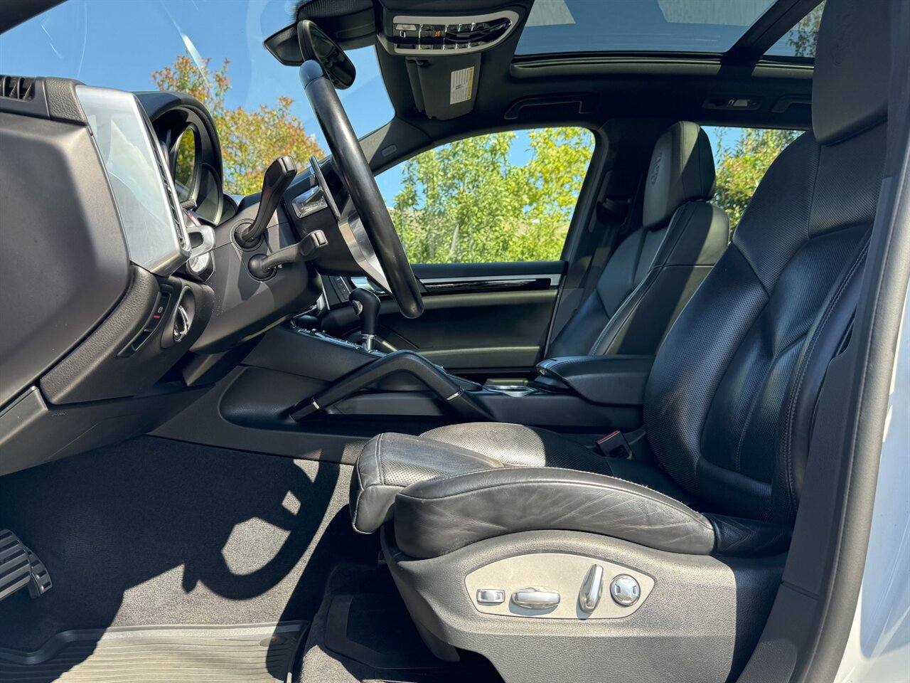 2017 Porsche Cayenne S E-Hybrid - Photo 11 - Portland, OR 97211