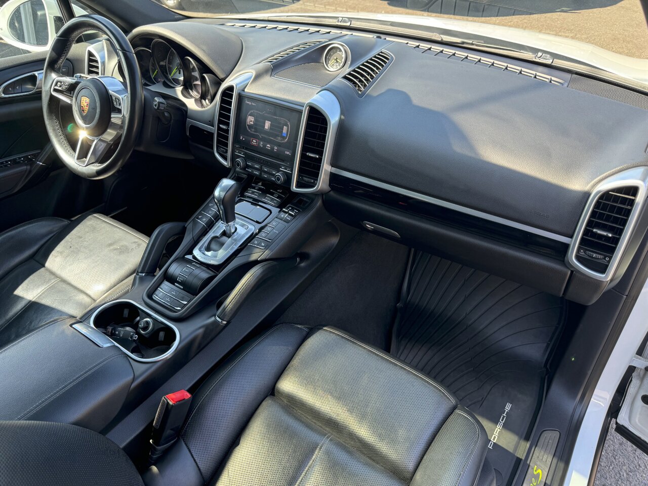 2017 Porsche Cayenne S E-Hybrid - Photo 19 - Portland, OR 97211